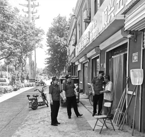 玫瑰镇开创了“共管街道、共建门口、当好门前小管家”的良好局面